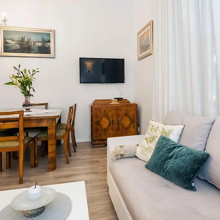 شقة Center Secession Charm Near National Theatre