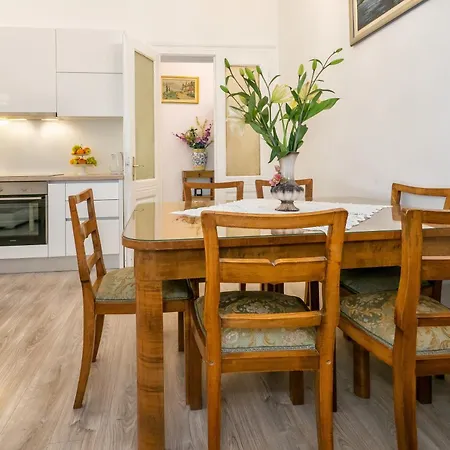 Center Secession Charm Near National Theatre