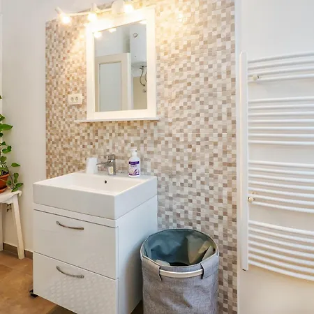 Center Secession Charm Near National Theatre Split