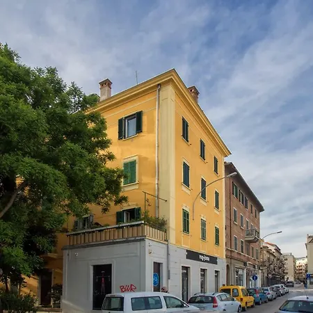 Center Secession Charm Near National Theatre