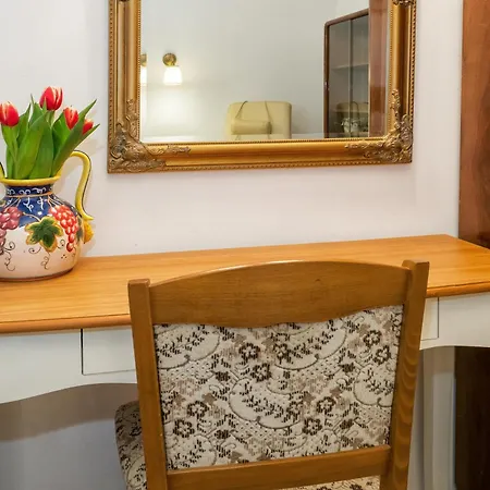 Center Secession Charm Near National Theatre *